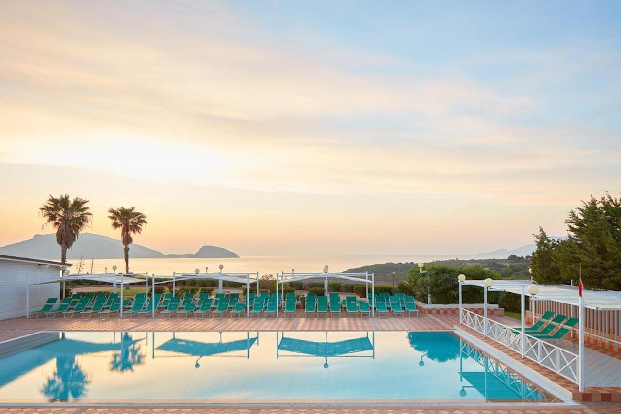 Hotel Baia Aranzos Pittulongu Exterior photo